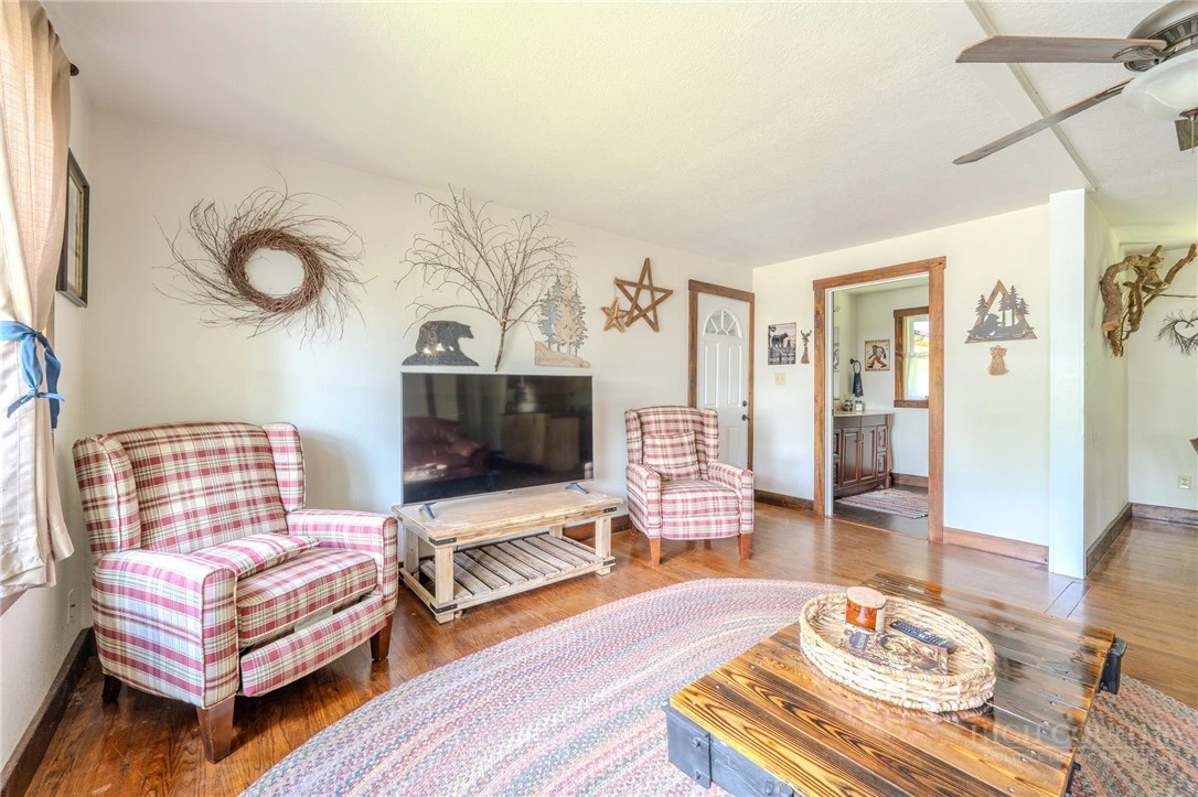 Image number 6 for the current listing
