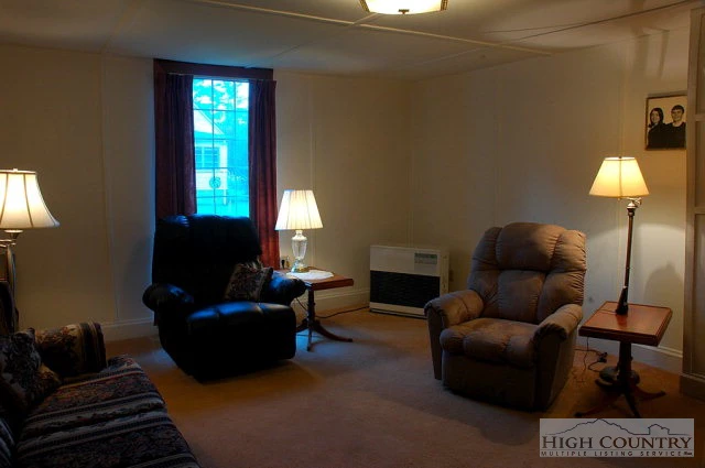 Image number 3 for the current listing