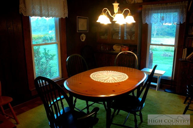 Image number 4 for the current listing