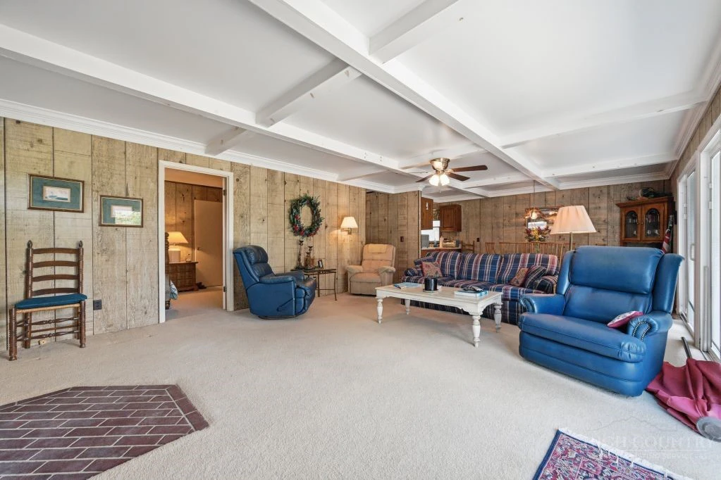 Image number 2 for the current listing