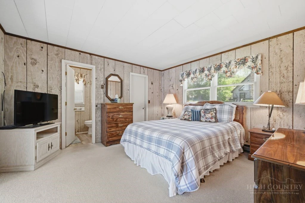 Image number 9 for the current listing
