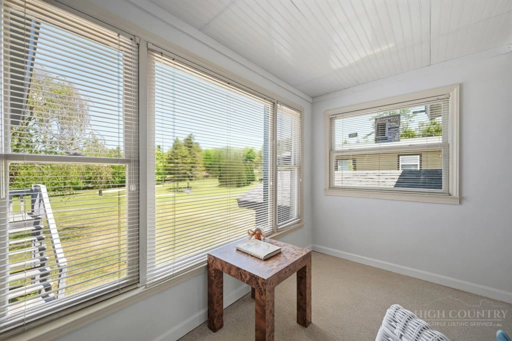 Image number 11 for the current listing