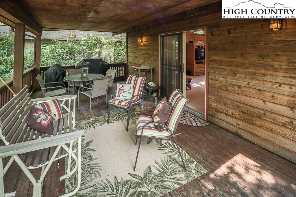Image number 14 for the current listing
