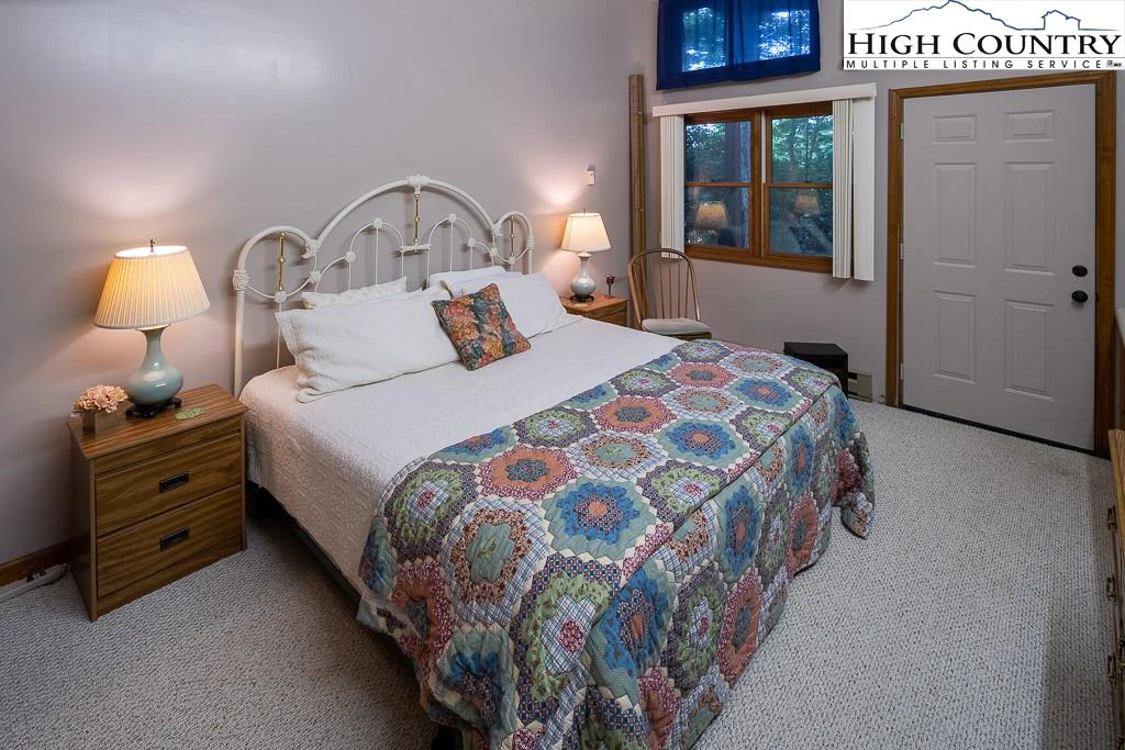 Image number 11 for the current listing