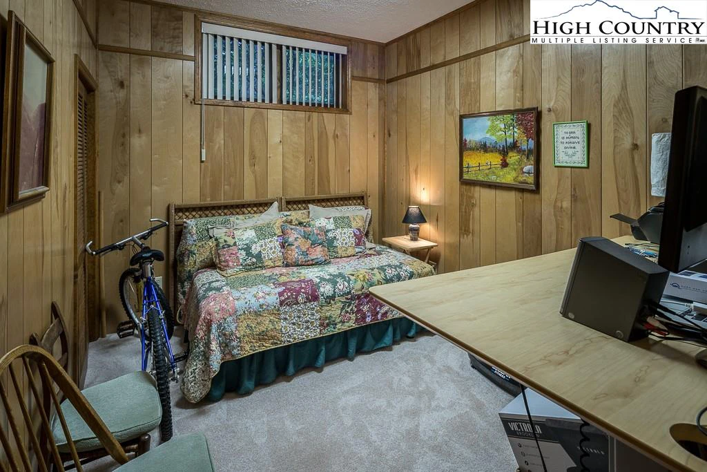 Image number 9 for the current listing