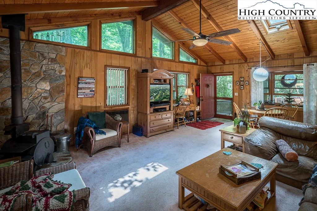 Image number 21 for the current listing