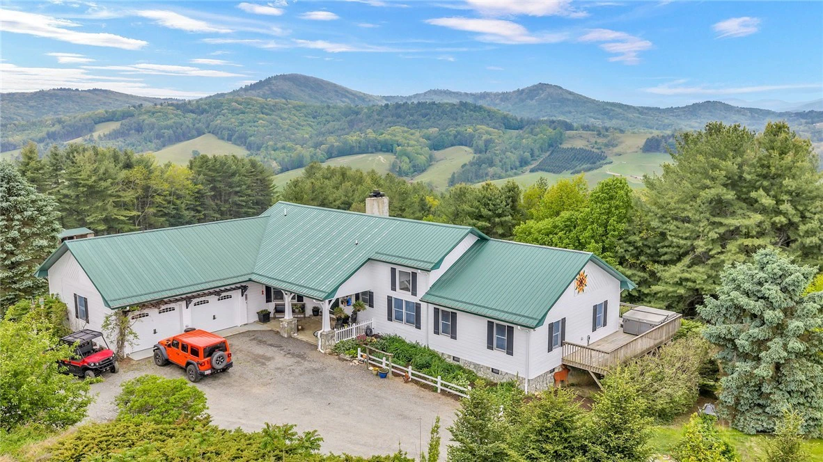 Image number 1 for the current listing