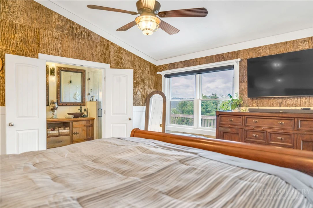 Image number 3 for the current listing