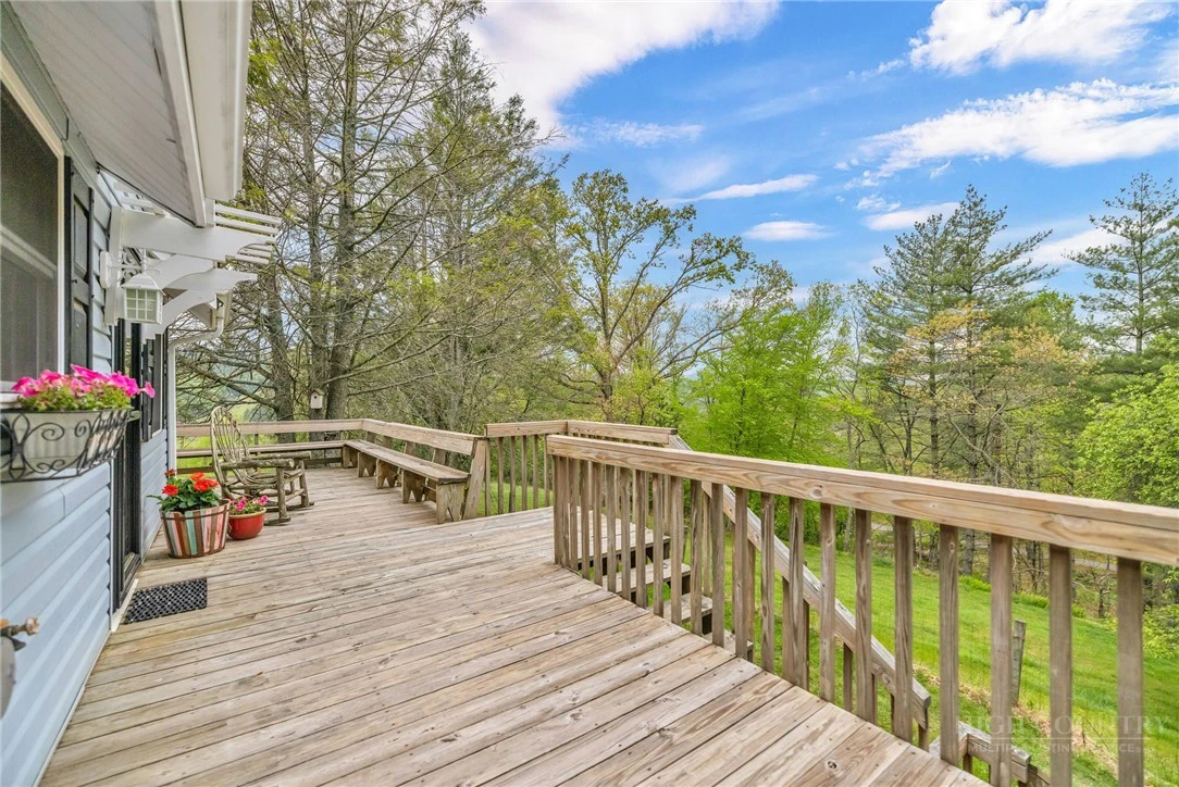 Image number 17 for the current listing