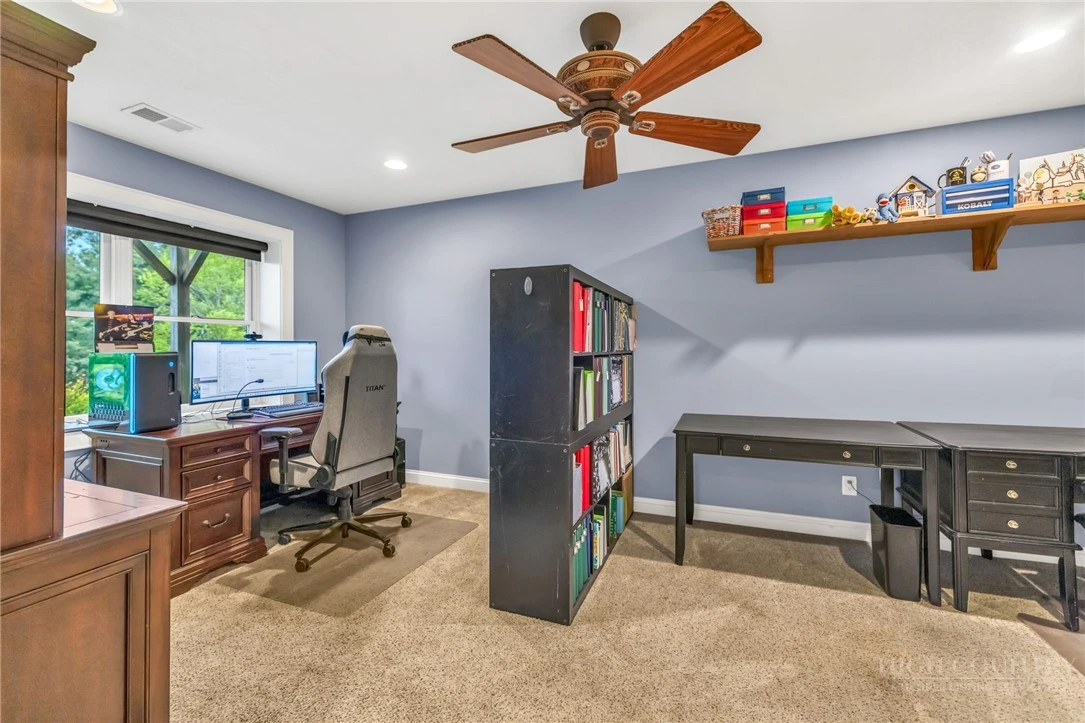 Image number 9 for the current listing