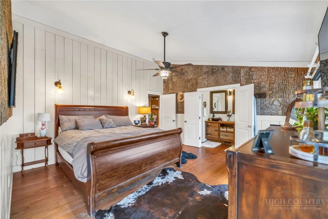 Image number 14 for the current listing