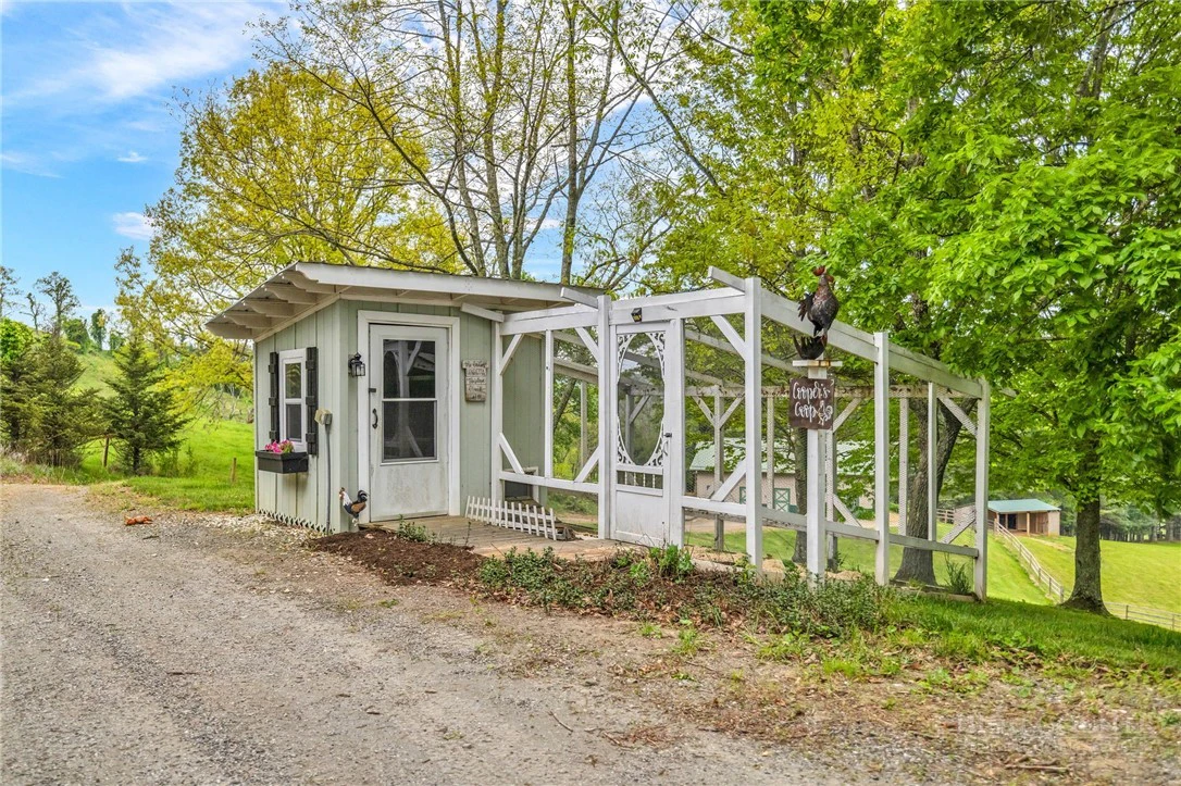 Image number 21 for the current listing