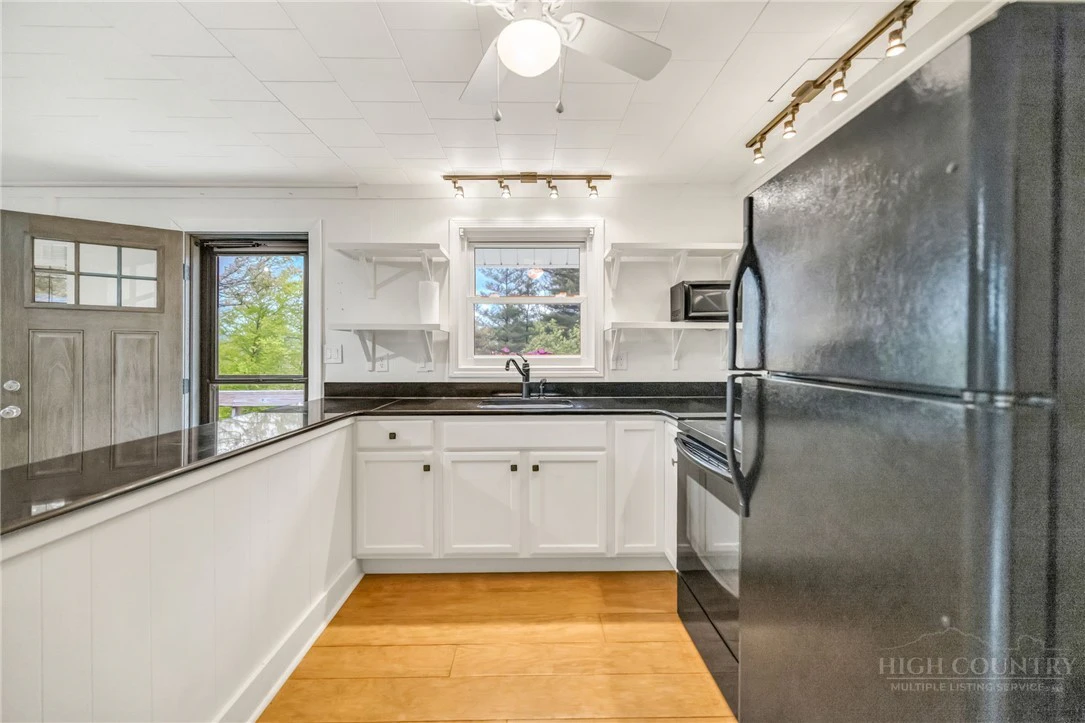 Image number 13 for the current listing
