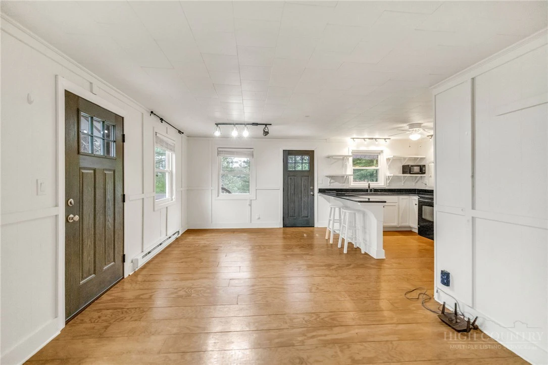 Image number 12 for the current listing
