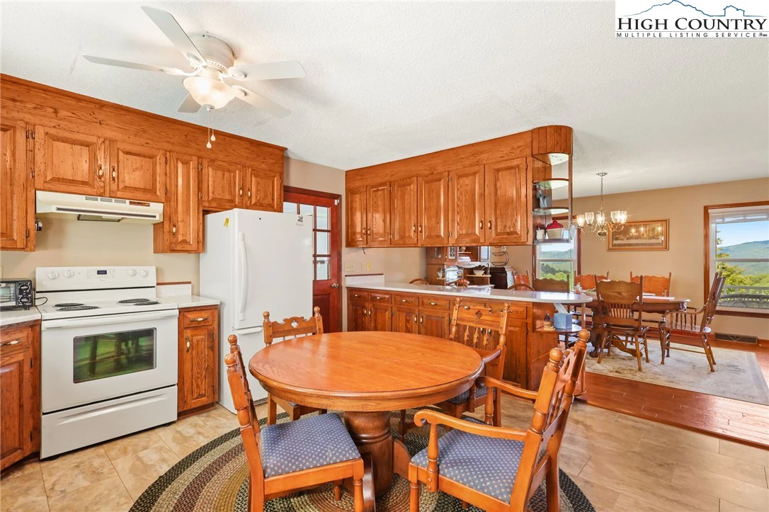 Image number 13 for the current listing