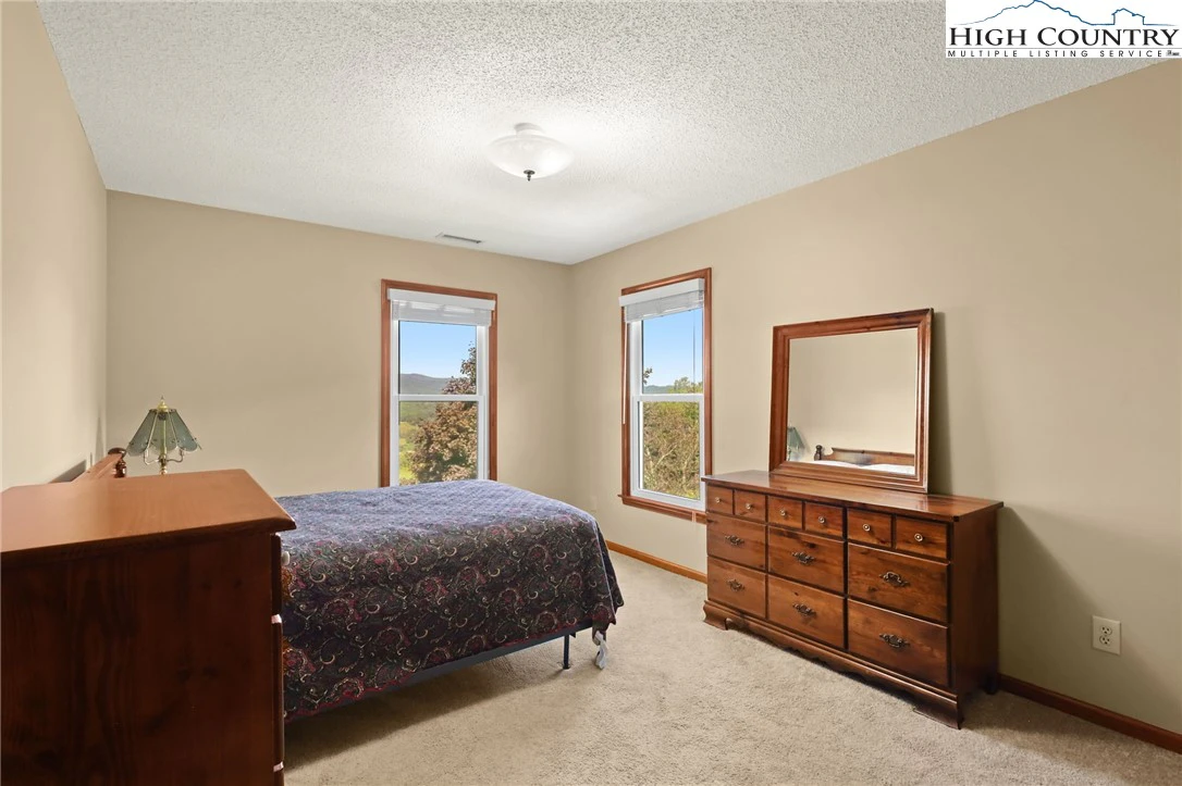 Image number 20 for the current listing