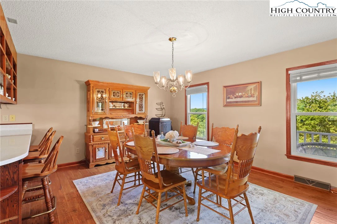Image number 12 for the current listing