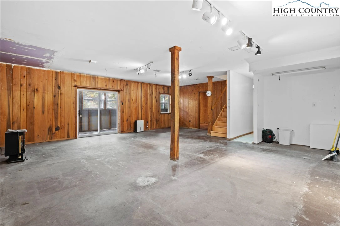 Image number 8 for the current listing