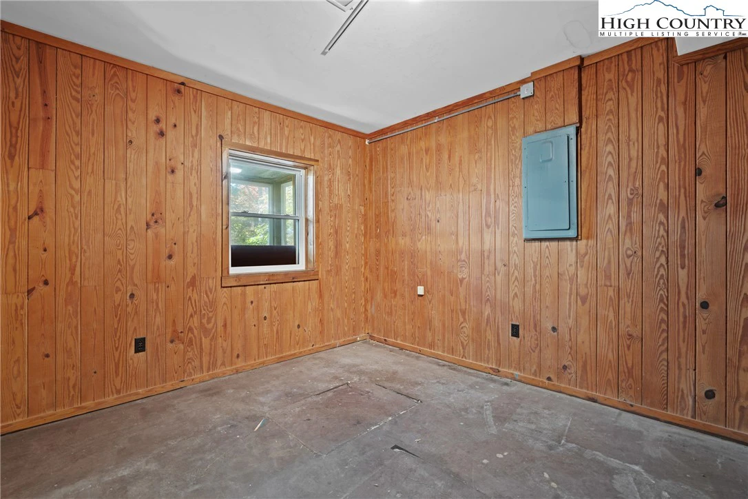 Image number 11 for the current listing