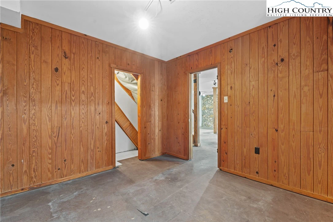 Image number 12 for the current listing