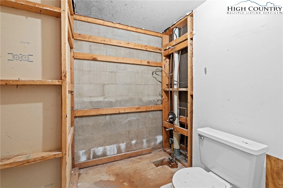 Image number 13 for the current listing