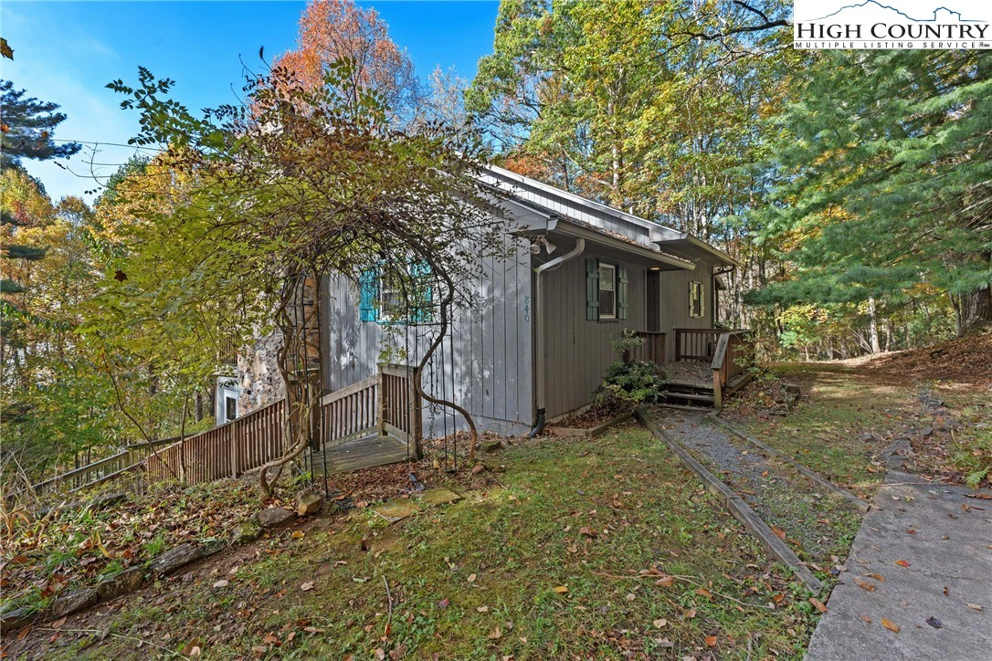 Image number 15 for the current listing