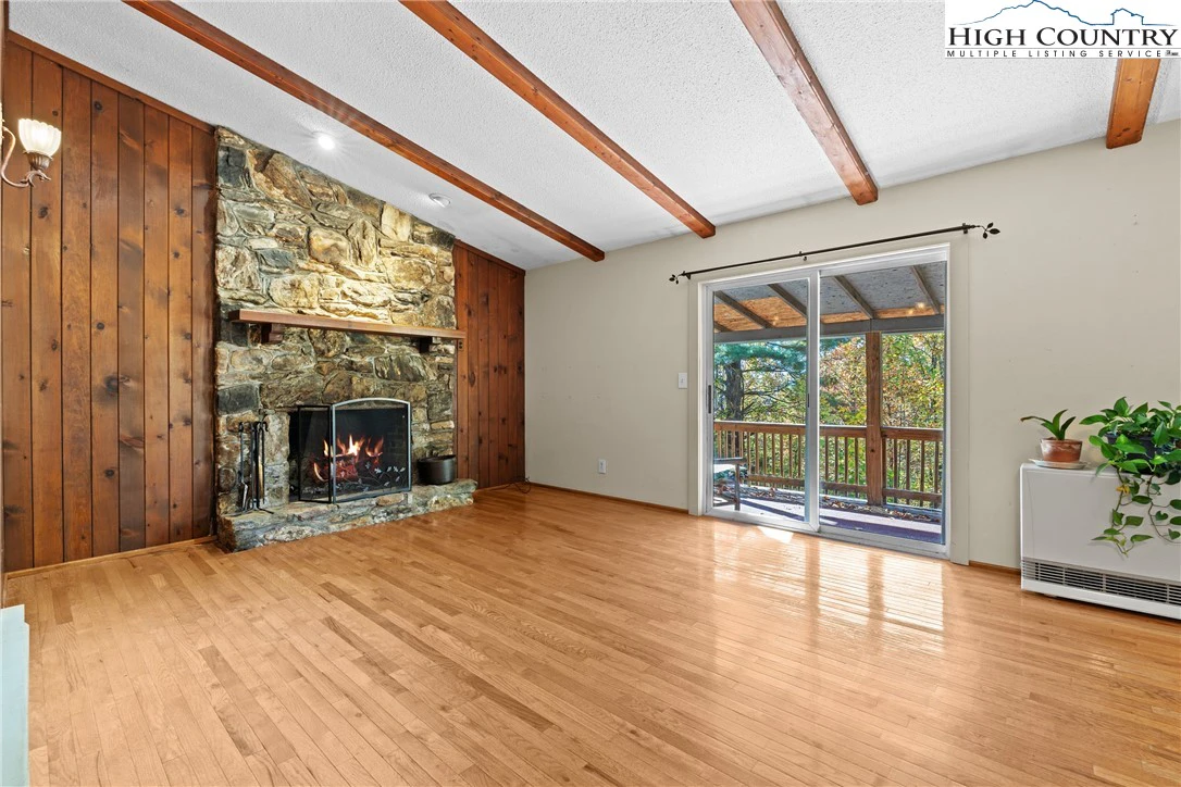 Image number 28 for the current listing