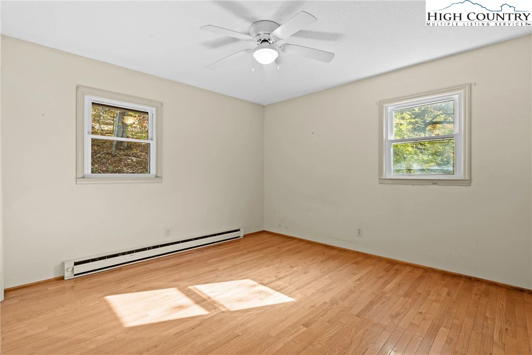 Image number 21 for the current listing