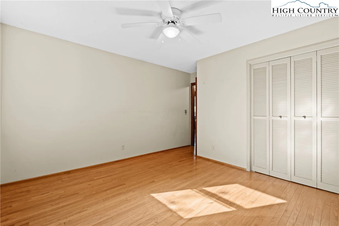 Image number 20 for the current listing
