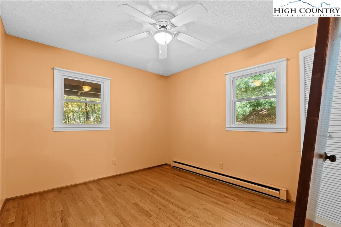 Image number 18 for the current listing