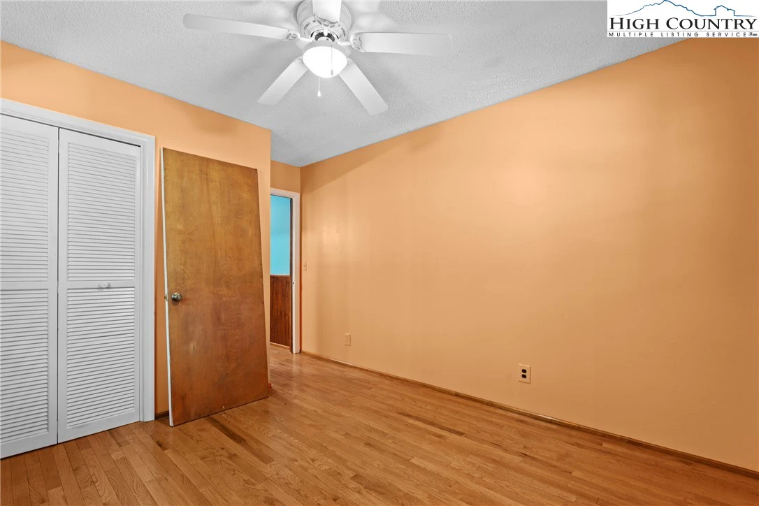 Image number 10 for the current listing