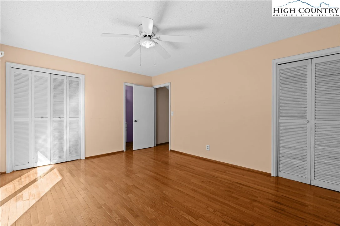 Image number 3 for the current listing