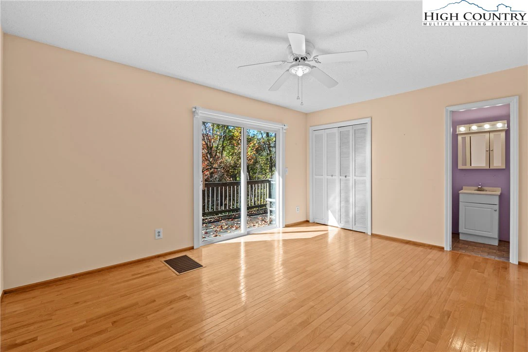 Image number 4 for the current listing