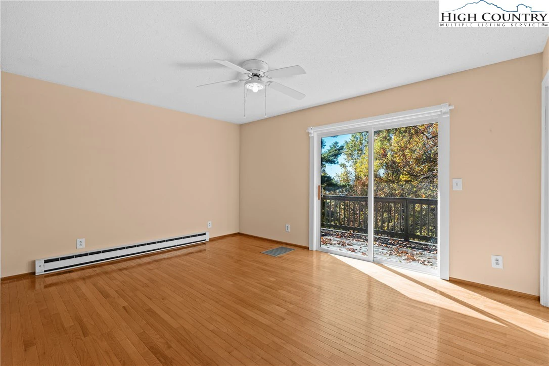 Image number 5 for the current listing
