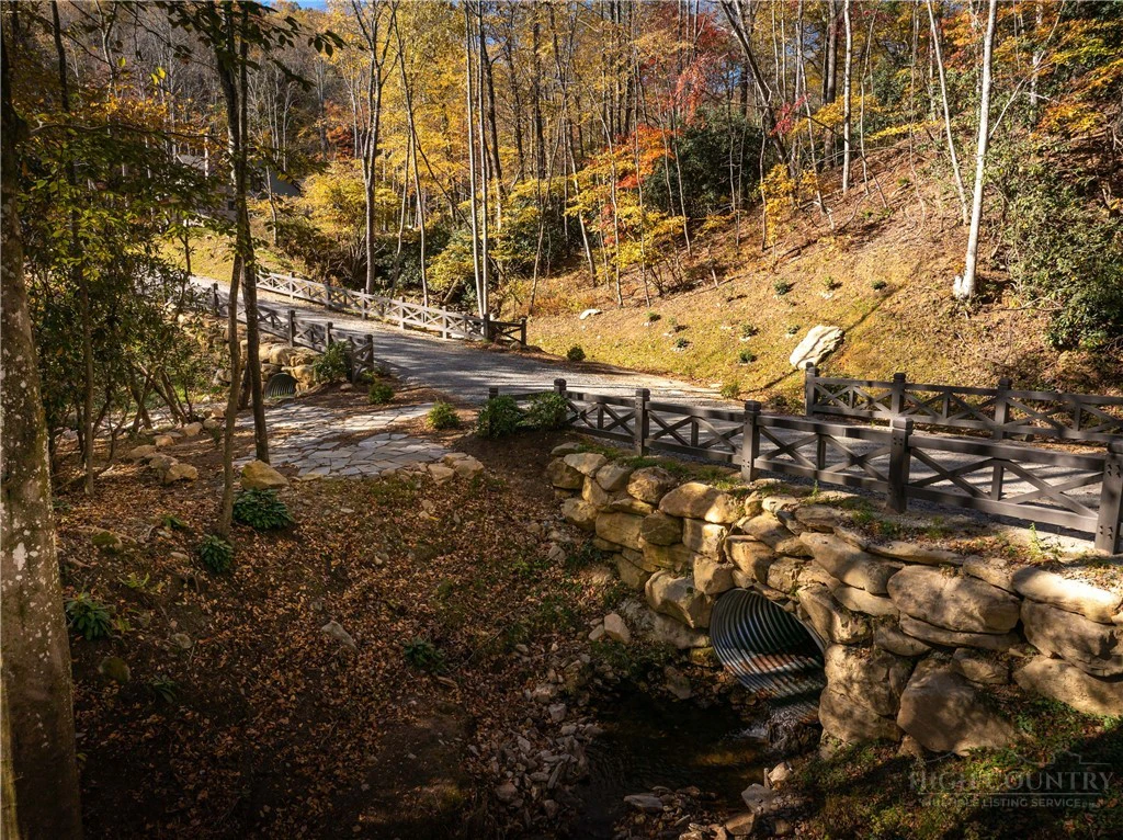 Image number 8 for the current listing