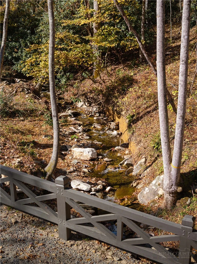 Image number 9 for the current listing