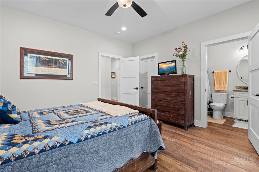 Image number 6 for the current listing
