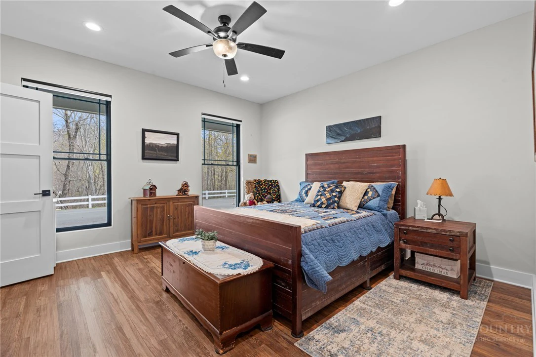 Image number 8 for the current listing
