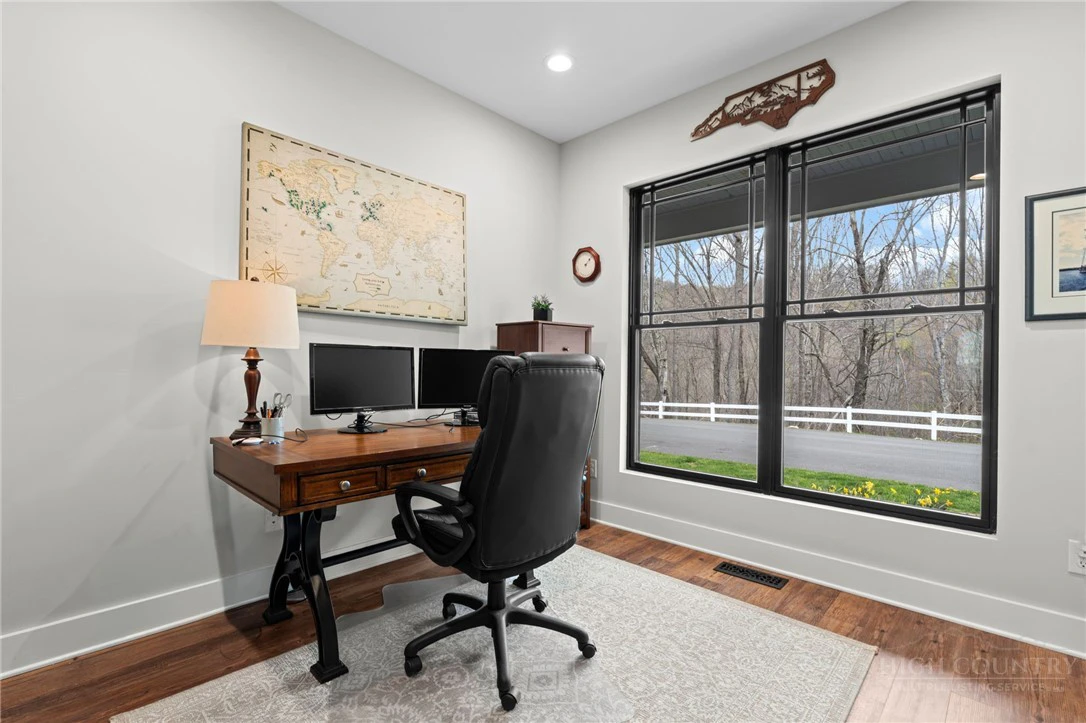 Image number 15 for the current listing