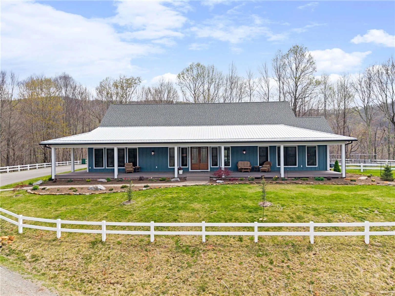 Image number 1 for the current listing