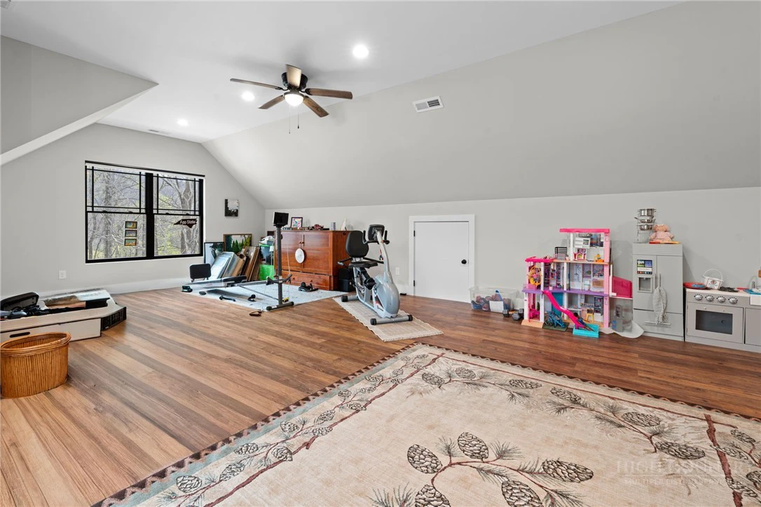 Image number 20 for the current listing