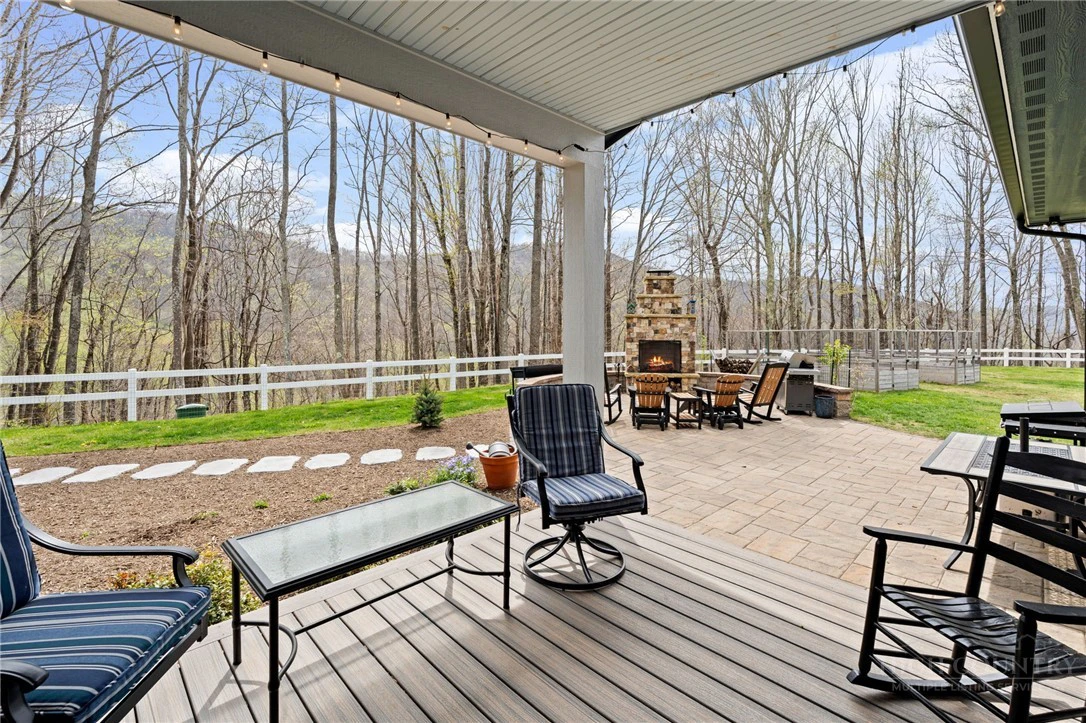 Image number 4 for the current listing