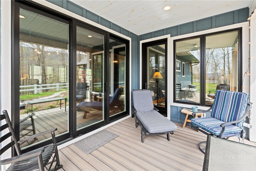 Image number 3 for the current listing