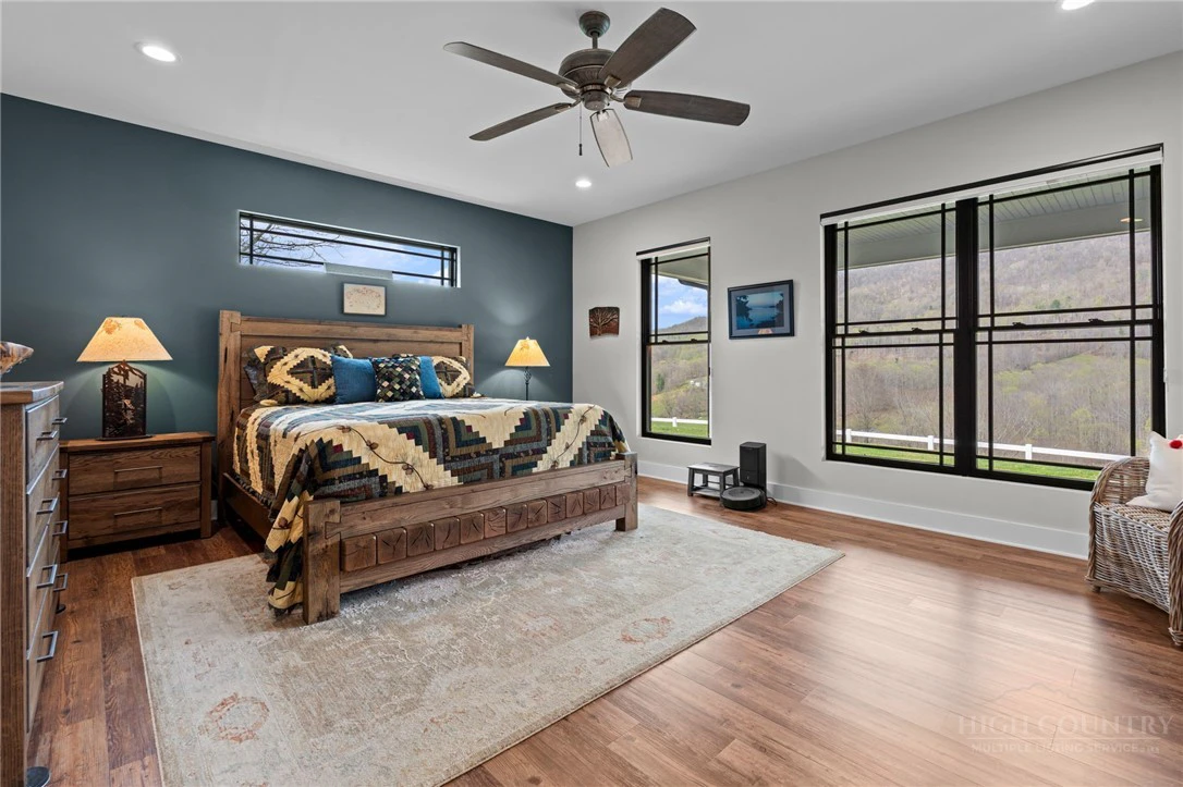 Image number 41 for the current listing