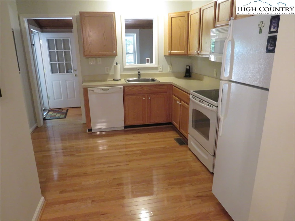 Image number 7 for the current listing
