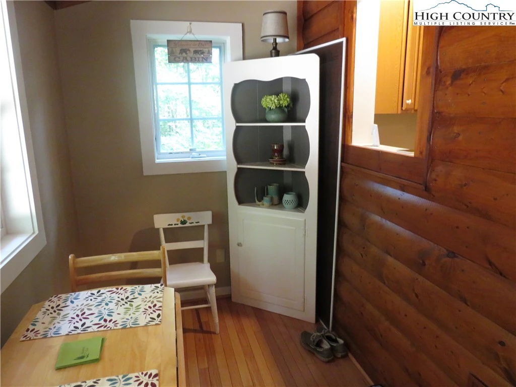 Image number 19 for the current listing