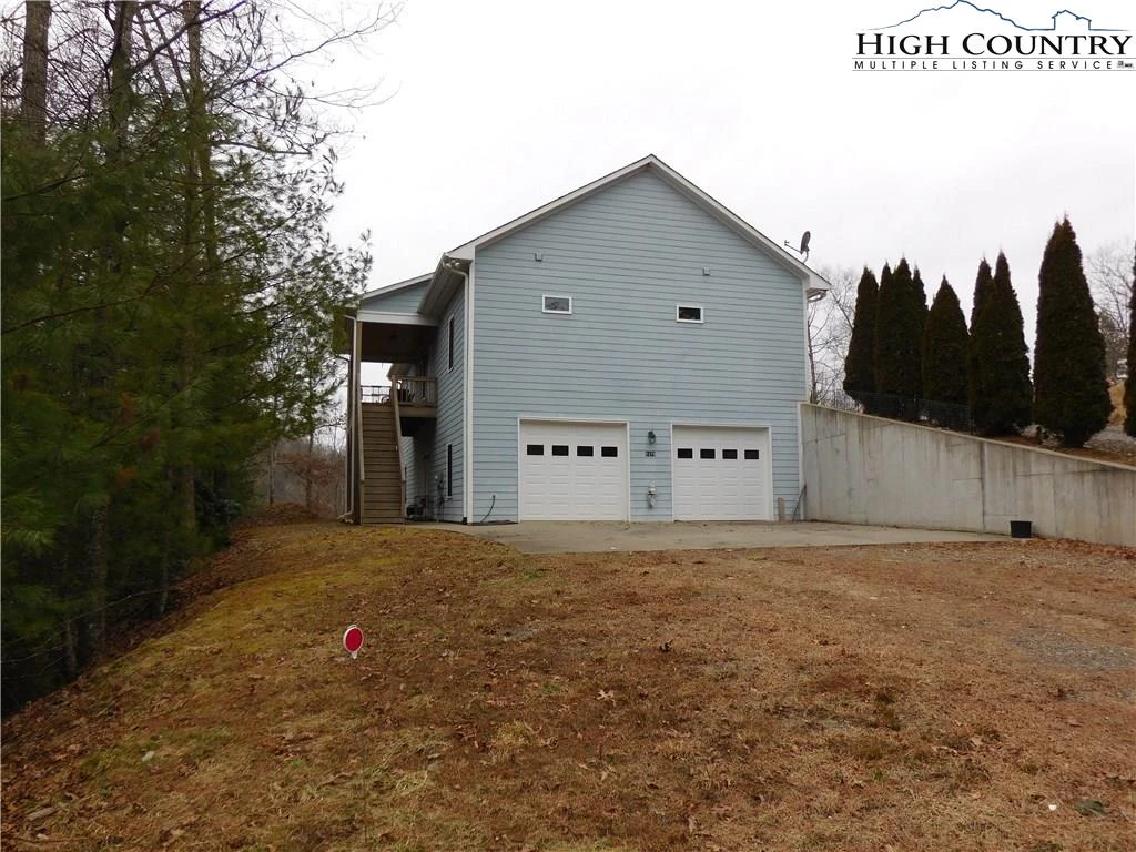 Image number 1 for the current listing