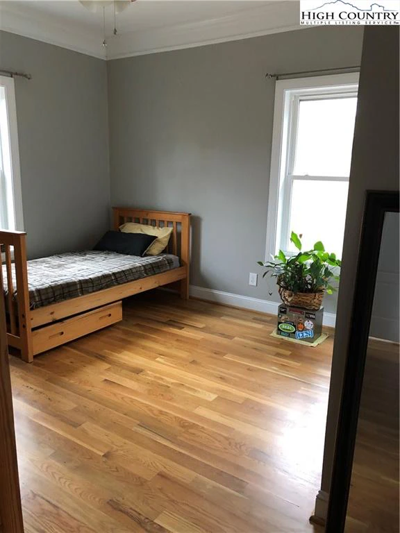 Image number 13 for the current listing