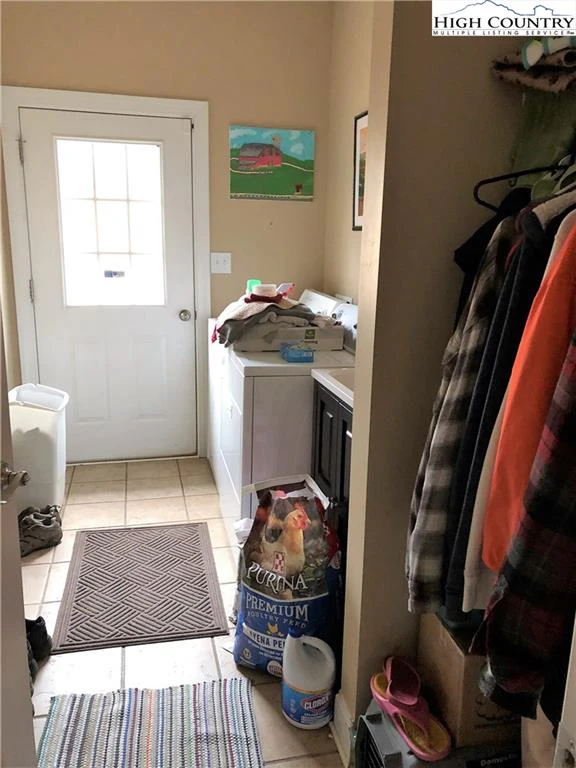Image number 3 for the current listing