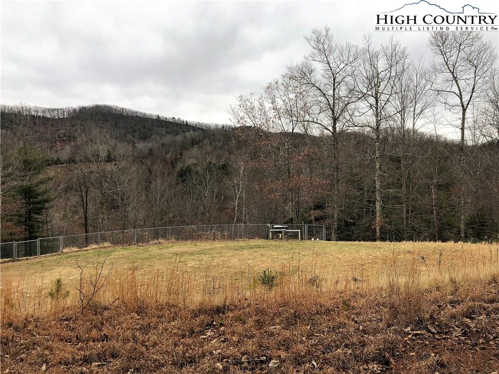 Image number 19 for the current listing